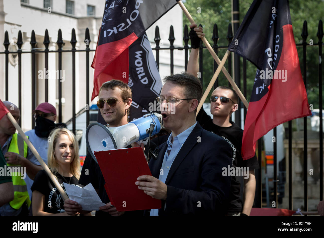 Londres, Royaume-Uni. 4 juillet, 2015. Groupe d'extrême droite aube nouvelle scène de protestation anti-juif en face de Downing Street Crédit : Guy Josse/Alamy Live News Banque D'Images
