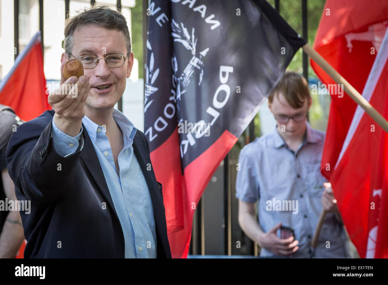 Londres, Royaume-Uni. 4 juillet, 2015. Groupe d'extrême droite aube nouvelle scène de protestation anti-juif en face de Downing Street Crédit : Guy Josse/Alamy Live News Banque D'Images