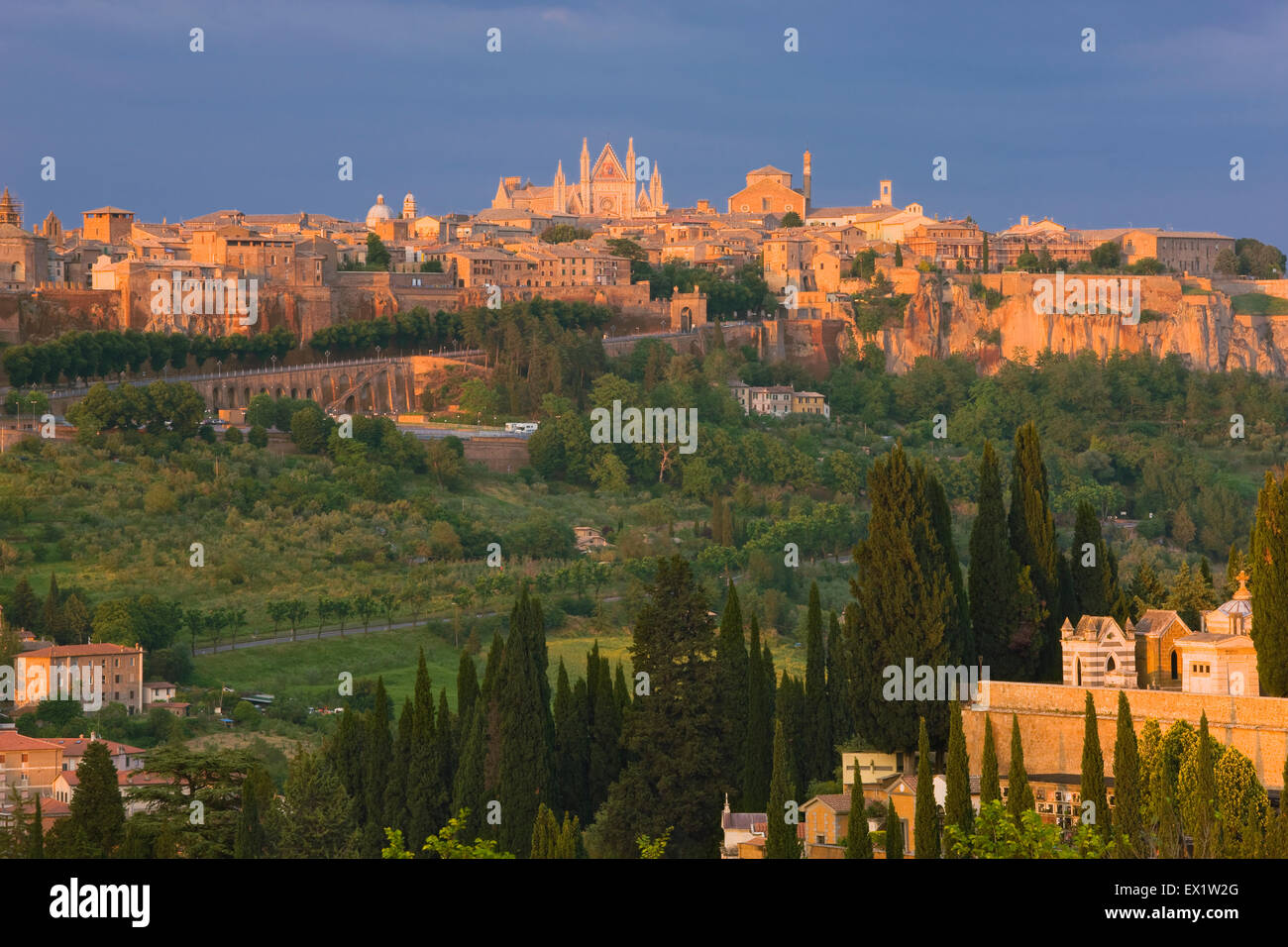 Vue de la colline de la ville médiévale d'Orvieto, Ombrie, Italie Banque D'Images