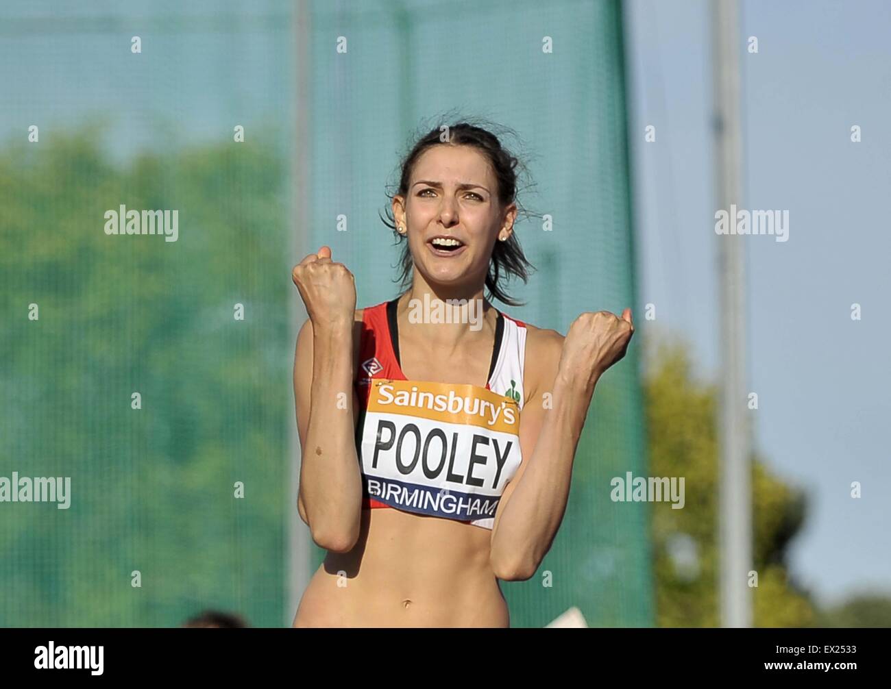 Birmingham, UK. 4 juillet, 2015. Isobel Pooley célèbre son nouveau record. Championnats d'athlétisme britannique. Alexander Stadium, Perry Barr, Birmingham, Angleterre. UK. 04/07/2015. Credit : Sport en images/Alamy Live News Banque D'Images