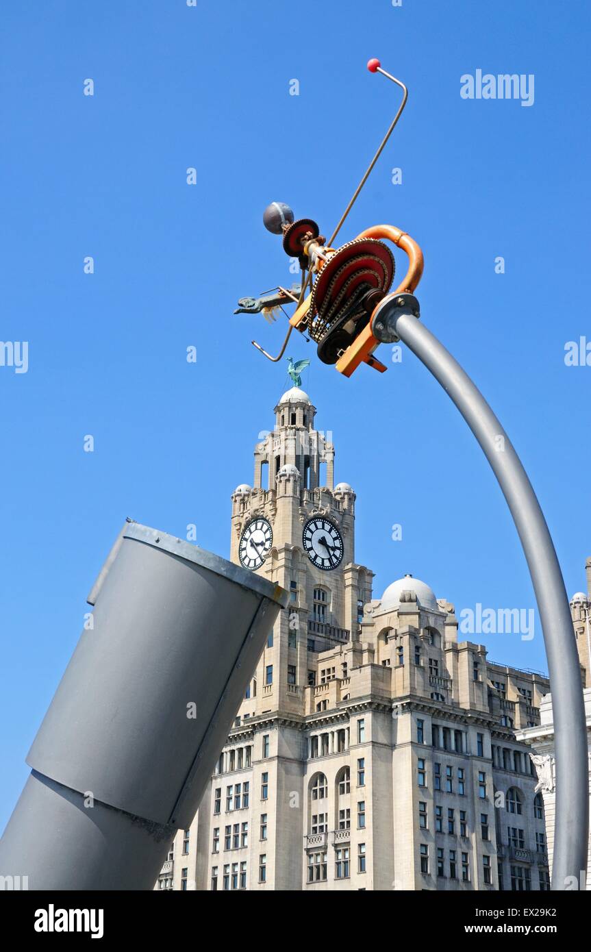 Le Royal Liver Building vu à travers le ciel et terre télescope sur Pier Head, Liverpool, Merseyside, England, UK, Europe. Banque D'Images