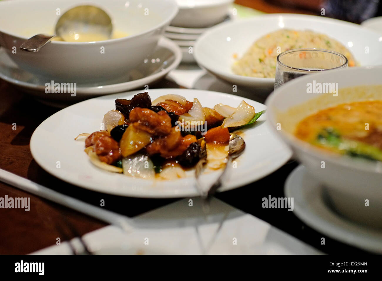 La cuisine chinoise - porc aigre-doux Banque D'Images