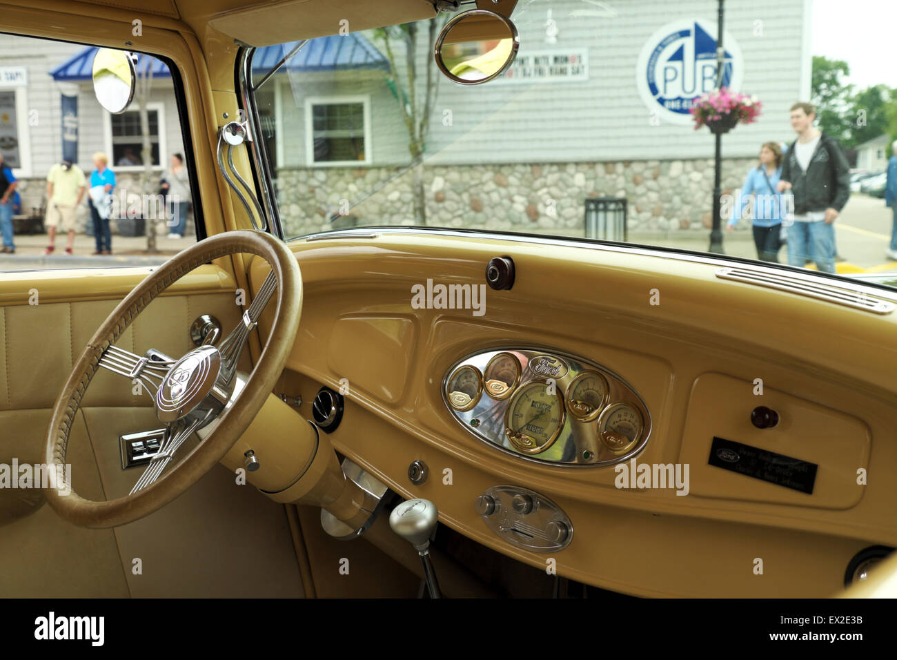 Tableau de bord d'une berline 1932 Ford Model B. Banque D'Images