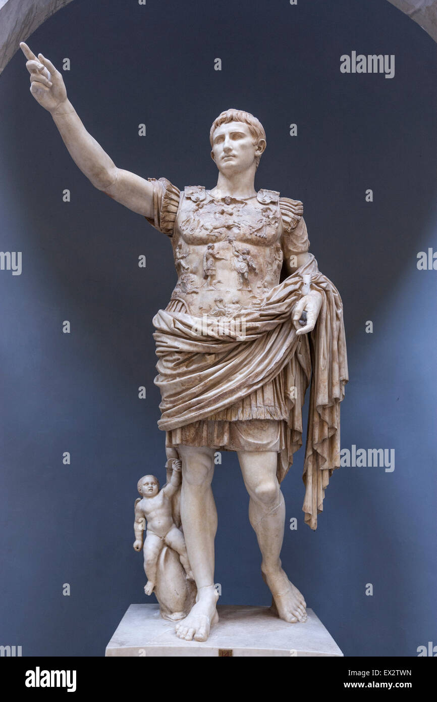 Statue de marbre d'Auguste dans le Braccio Nuovo, Musées du Vatican, Musées du Vatican, Vatican. Banque D'Images