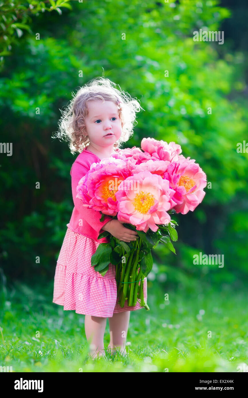 Fleur Flower Petite Fille Dans Une Rose Little Girl In Rose