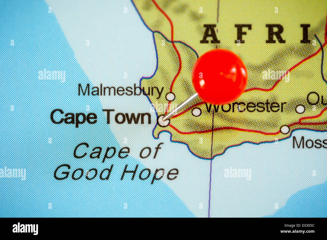 Close Up D Une Punaise Rouge Sur Une Carte De Cape Town Afrique Du Sud Photo Stock Alamy