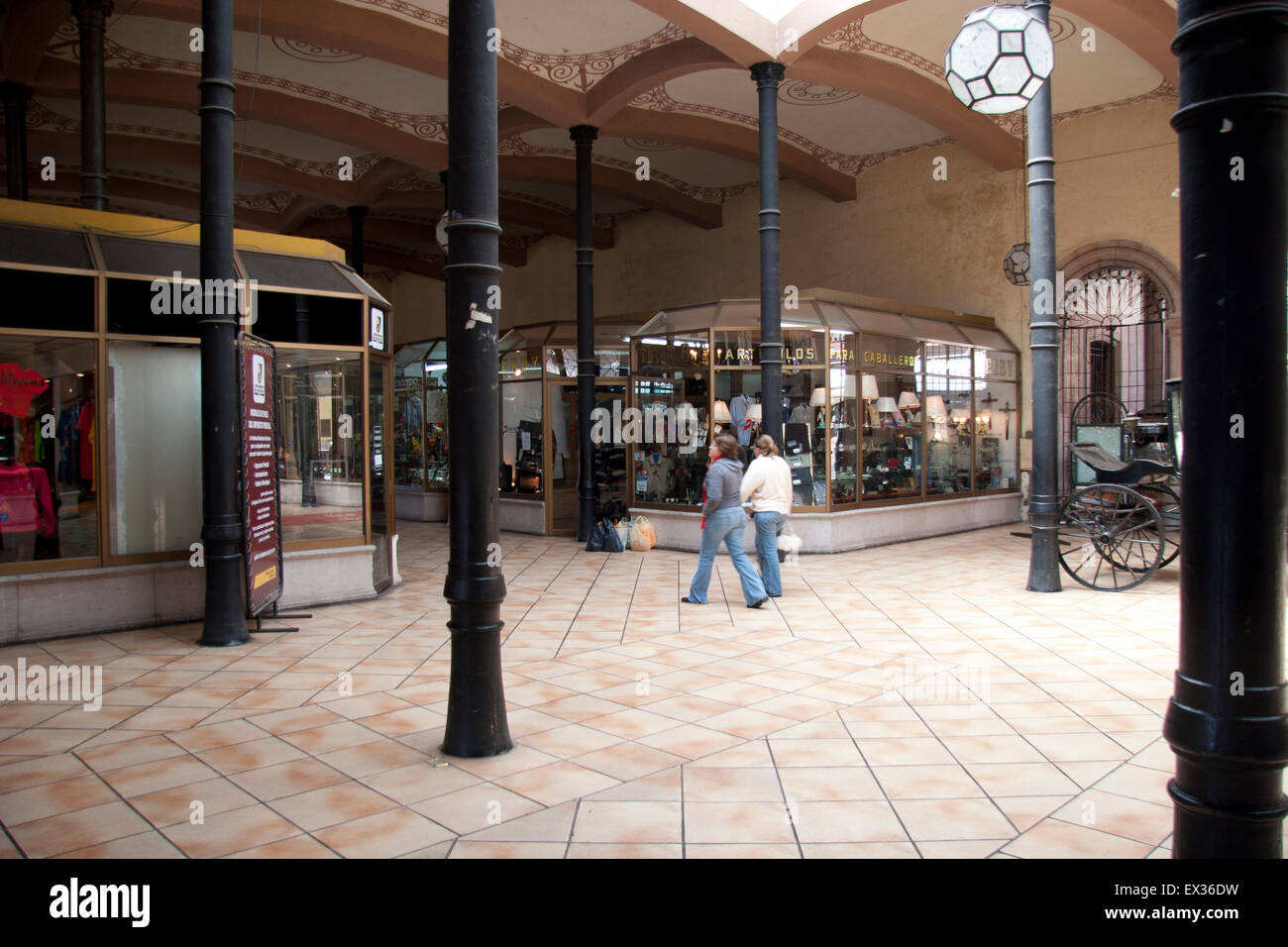 Mercado Gonzalez Ortega a été remodelé pour sa configuration actuelle en 1886 sous l'administration Porfino Diaz, restaurée par la suite. Banque D'Images