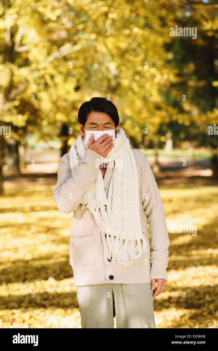 Hauts homme japonais avec masque malade de sentiment Banque D'Images