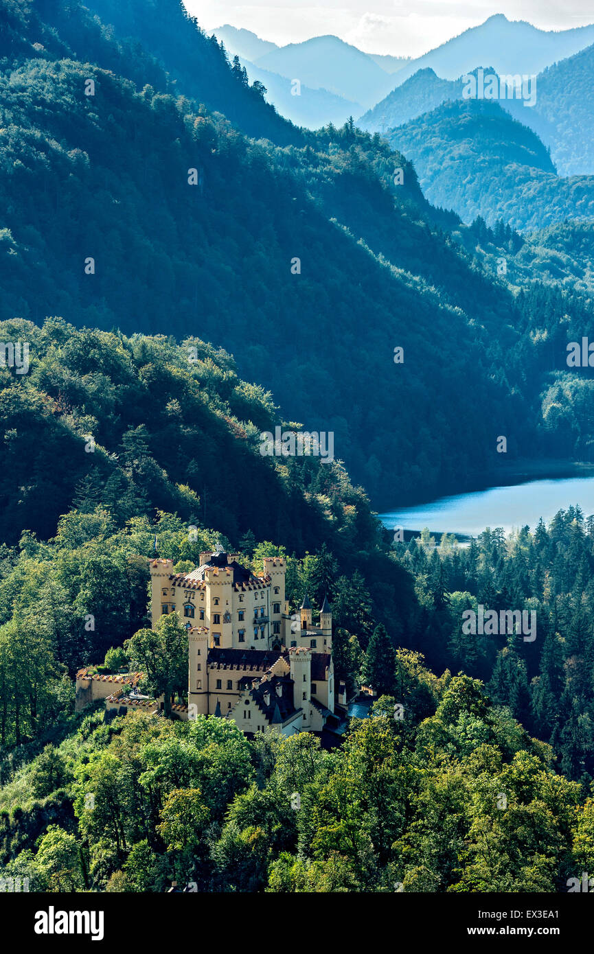 Château de Hohenschwangau, lac Schwansee, Tannheim montagnes derrière, Schwangau, Königswinkel, Ostallgäu, Allgäu, souabe, Bavière Banque D'Images