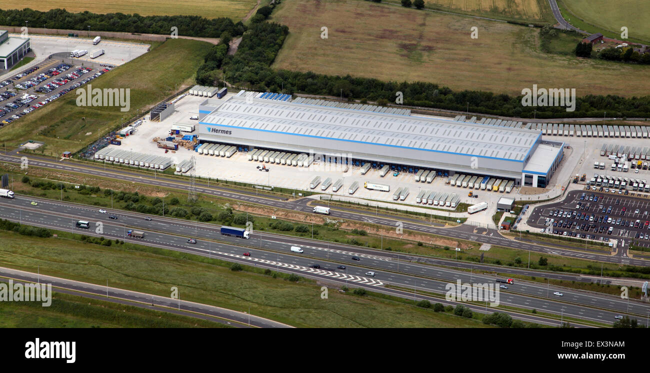 Vue aérienne de l'entrepôt au centre de distribution Hermes Warrington, Cheshire, Royaume-Uni Banque D'Images