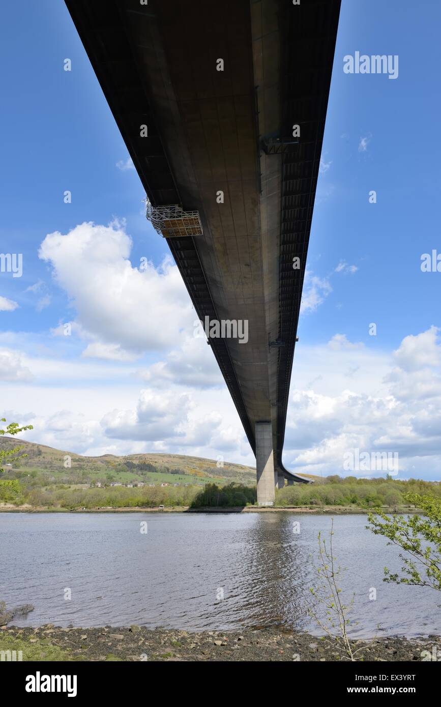 L'Erskine Bridge enjambant la rivière Clyde, en Écosse, Royaume-Uni Banque D'Images