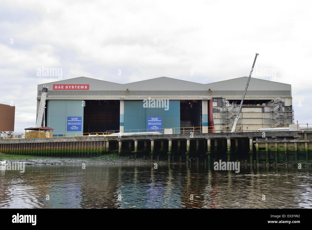 BAE ship building jette sur le côté de la rivière Clyde à Glasgow, Écosse, Royaume-Uni Banque D'Images