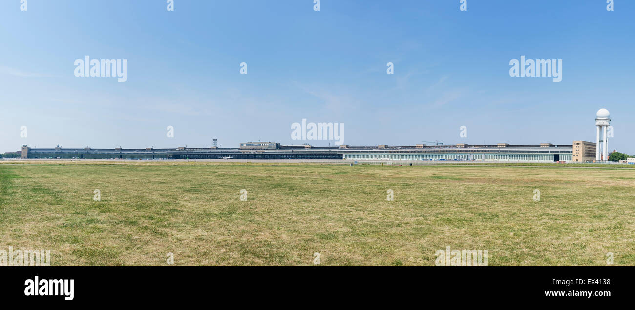 Vue de l'ancien aéroport de Tempelhof à Berlin Allemagne Banque D'Images