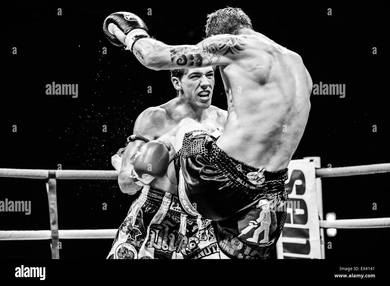 Combat de boxe Muay Thai Kick Banque D'Images