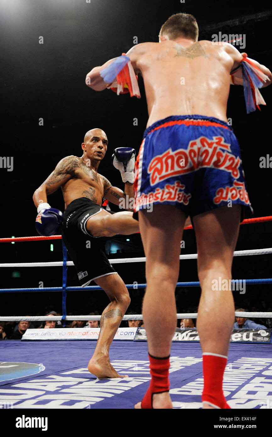 Combat de boxe Muay Thai Kick Banque D'Images