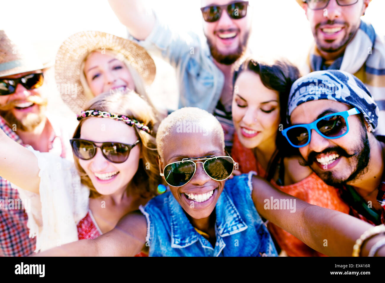 Diverses personnes Plage été amis Fun Concept Selfies Banque D'Images