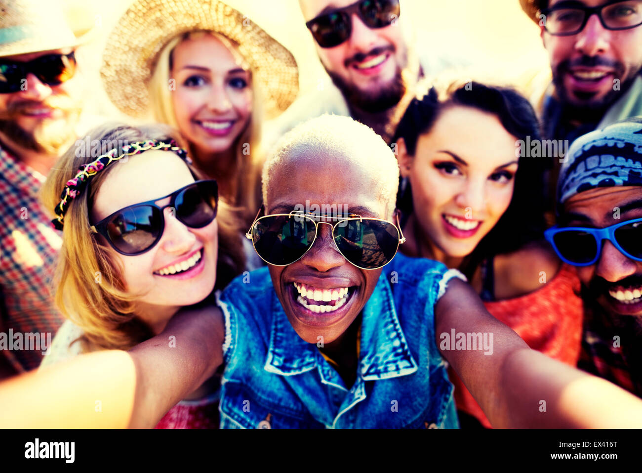 Diverses personnes Plage été amis Fun Concept Selfies Banque D'Images