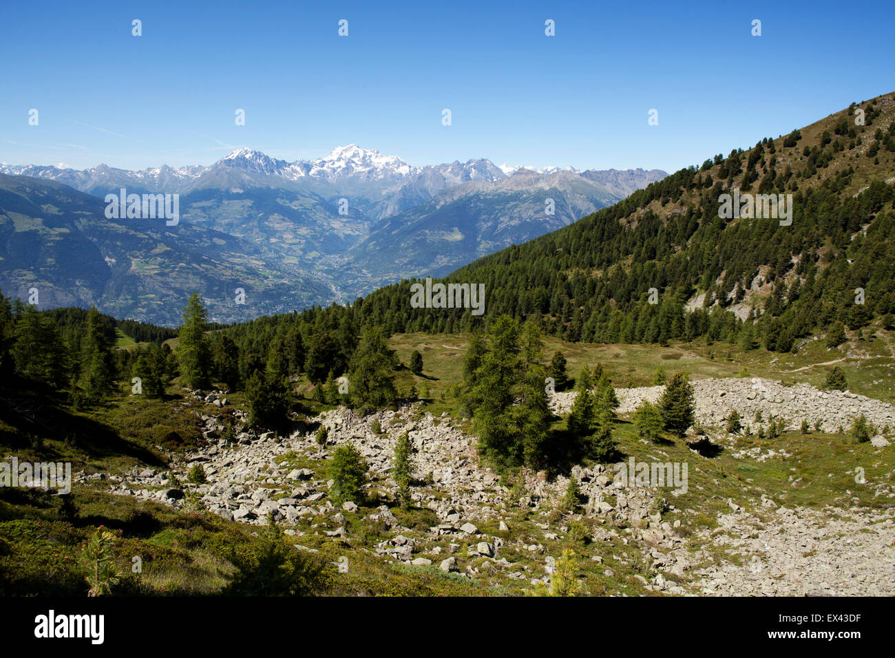 Vue sur les Alpes de Chamole, Pila, vallée d'aoste, Italie Banque D'Images