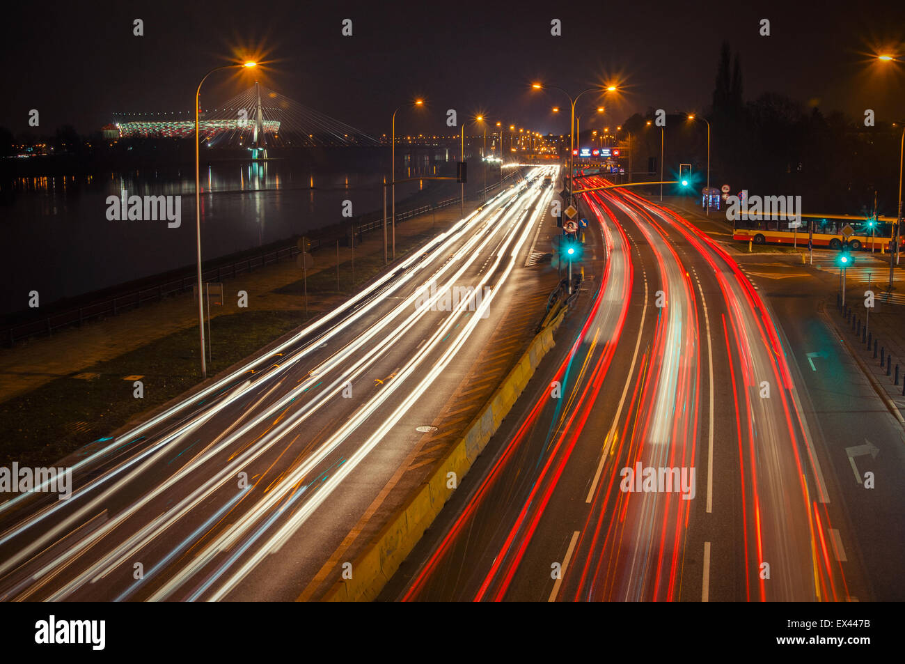 L'autoroute la nuit. Pologne, Varsovie. Banque D'Images