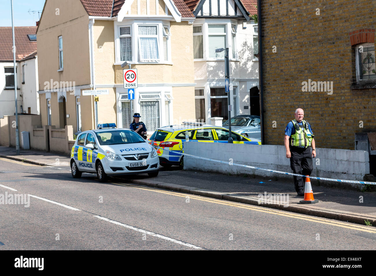 Westcliff on Sea, Essex, Royaume-Uni. 6 juillet, 2015. La police a lancé une enquête de meurtre après qu'un homme a été retrouvé poignardé à l'intérieur d'une maison à Beedell Avenue, Westcliff. Crédit : Darren Attersley/Alamy Live News Banque D'Images