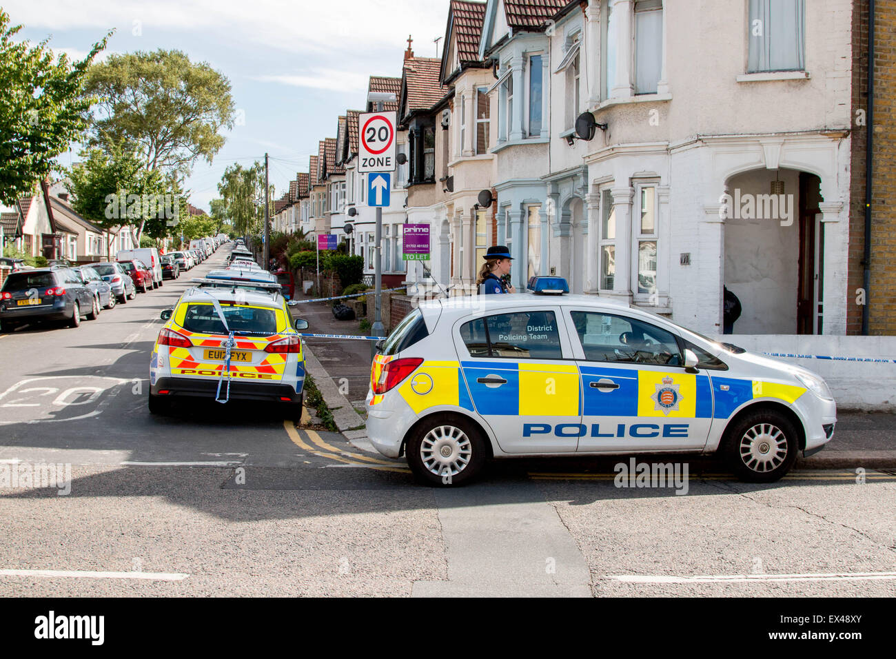 Westcliff on Sea, Essex, Royaume-Uni. 6 juillet, 2015. La police a lancé une enquête de meurtre après qu'un homme a été retrouvé poignardé à l'intérieur d'une maison à Beedell Avenue, Westcliff. Crédit : Darren Attersley/Alamy Live News Banque D'Images
