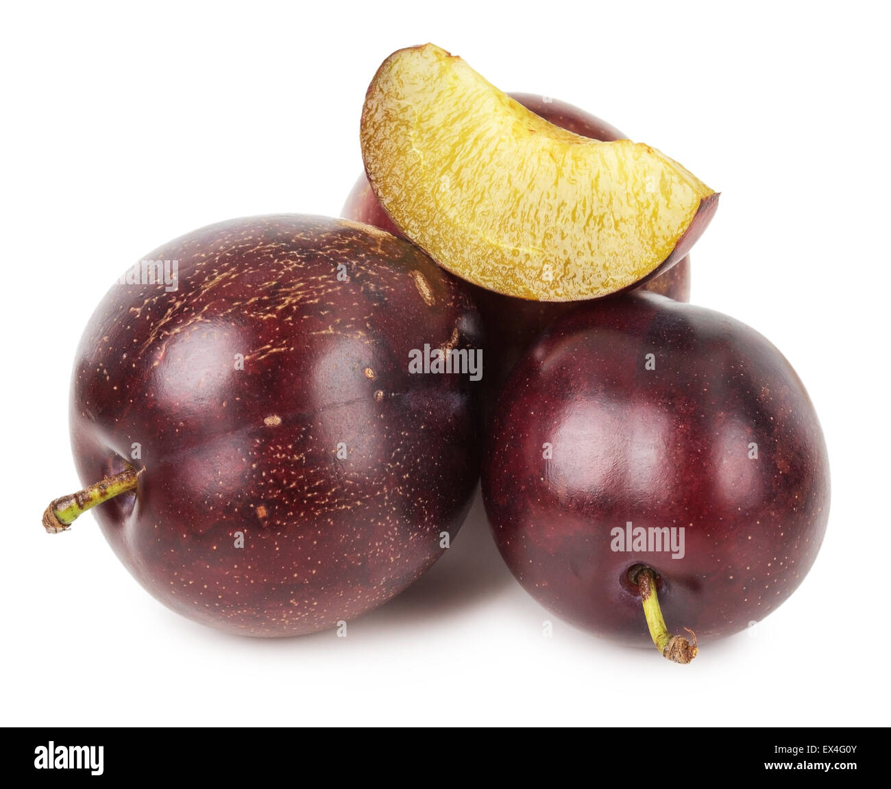 Les prunes juteuses isolé sur le fond blanc. Banque D'Images