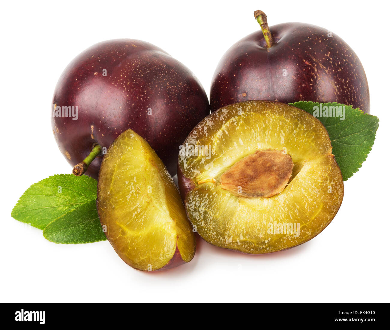 Les prunes juteuses isolé sur le fond blanc. Banque D'Images