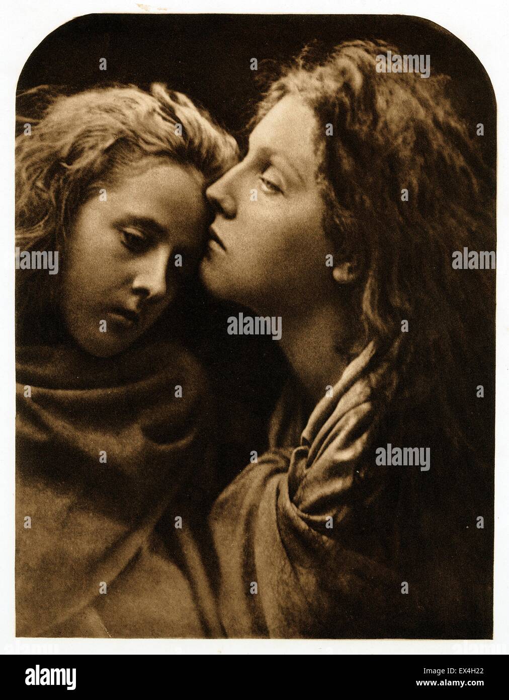 Le baiser de paix, par Julia Margaret Cameron - 1869 Banque D'Images