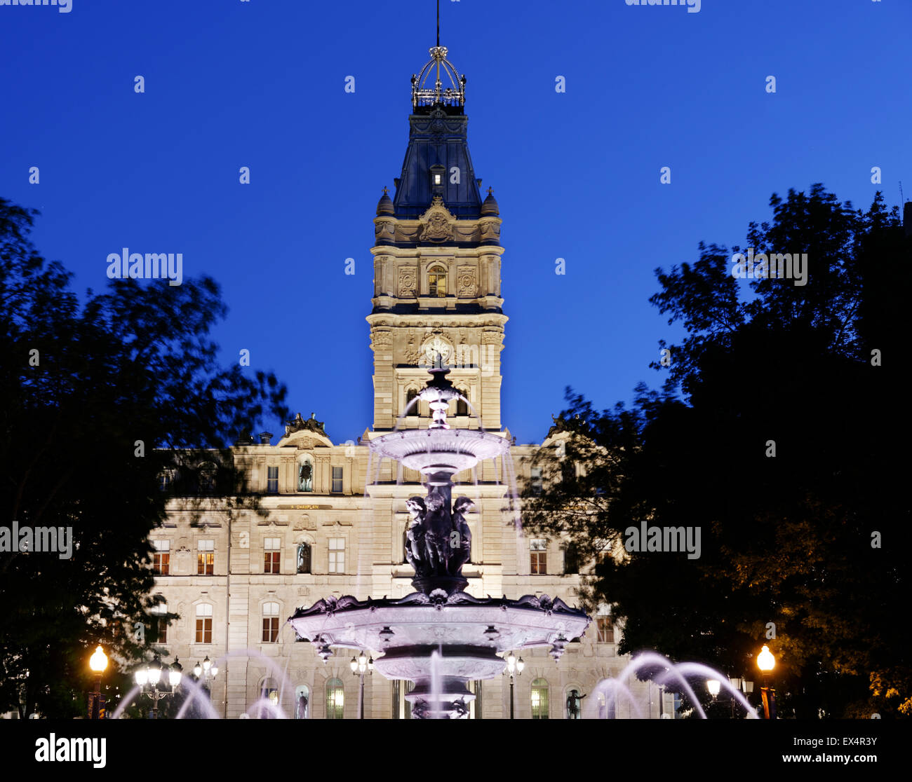 La Fontaine de Tourny et le Parlement, à Québec, Canada Banque D'Images