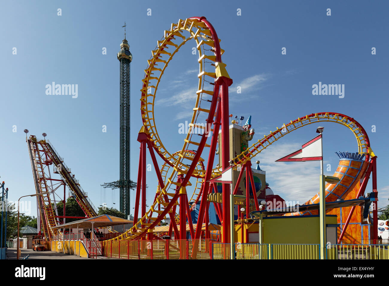 Roller Coaster Boomerang et tour, Prater Prater de Vienne ou Wurstelprater, Vienne, Autriche Banque D'Images