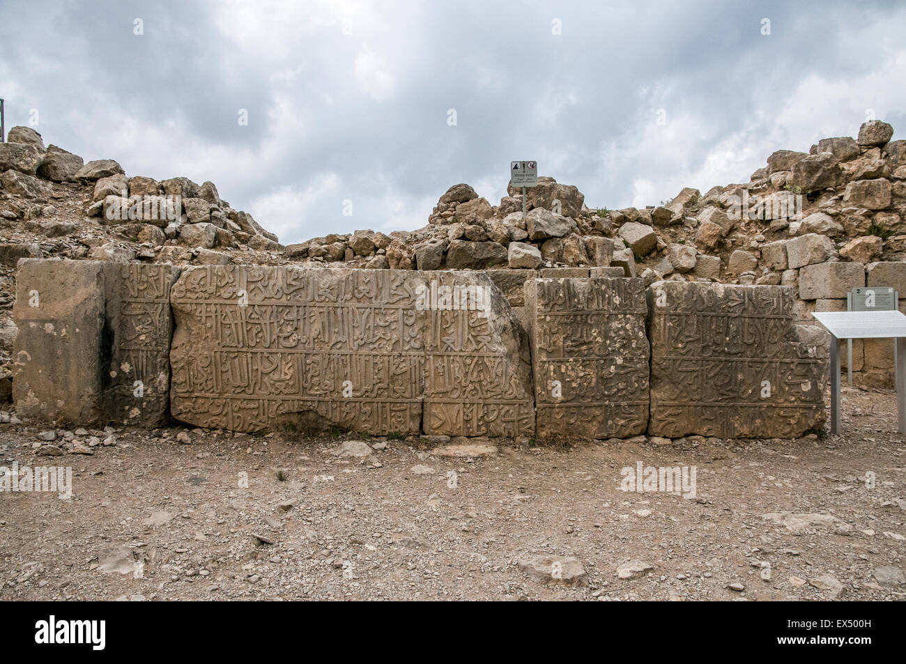 Inscription datant de 1275 à l'Nimrod (Namrud) Forteresse ou Nimrod Castle est un château musulman médiéval situé sur le sud Banque D'Images