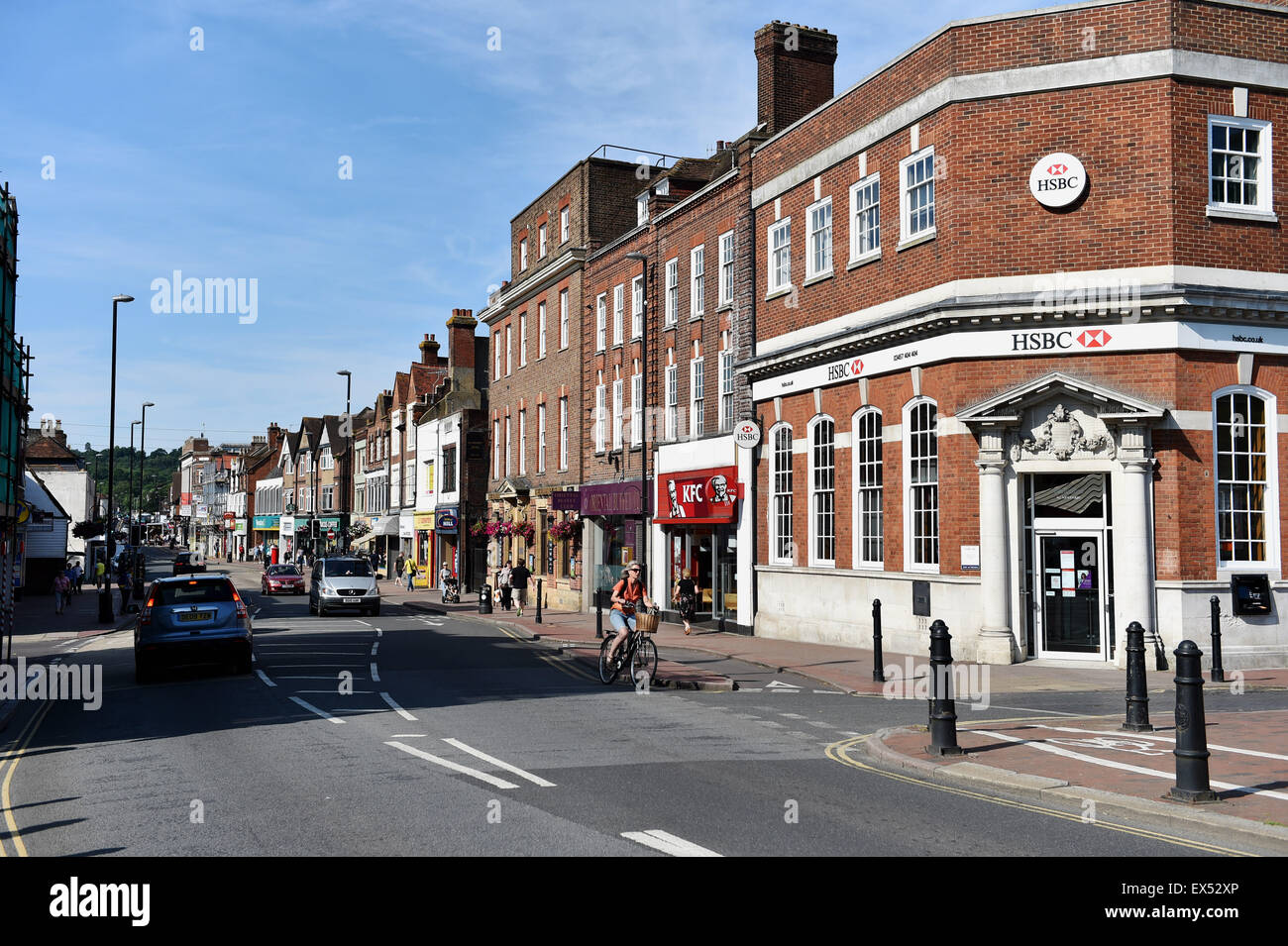 Tonbridge Kent England UK - La rue principale avec la banque HSBC sur l'angle Banque D'Images