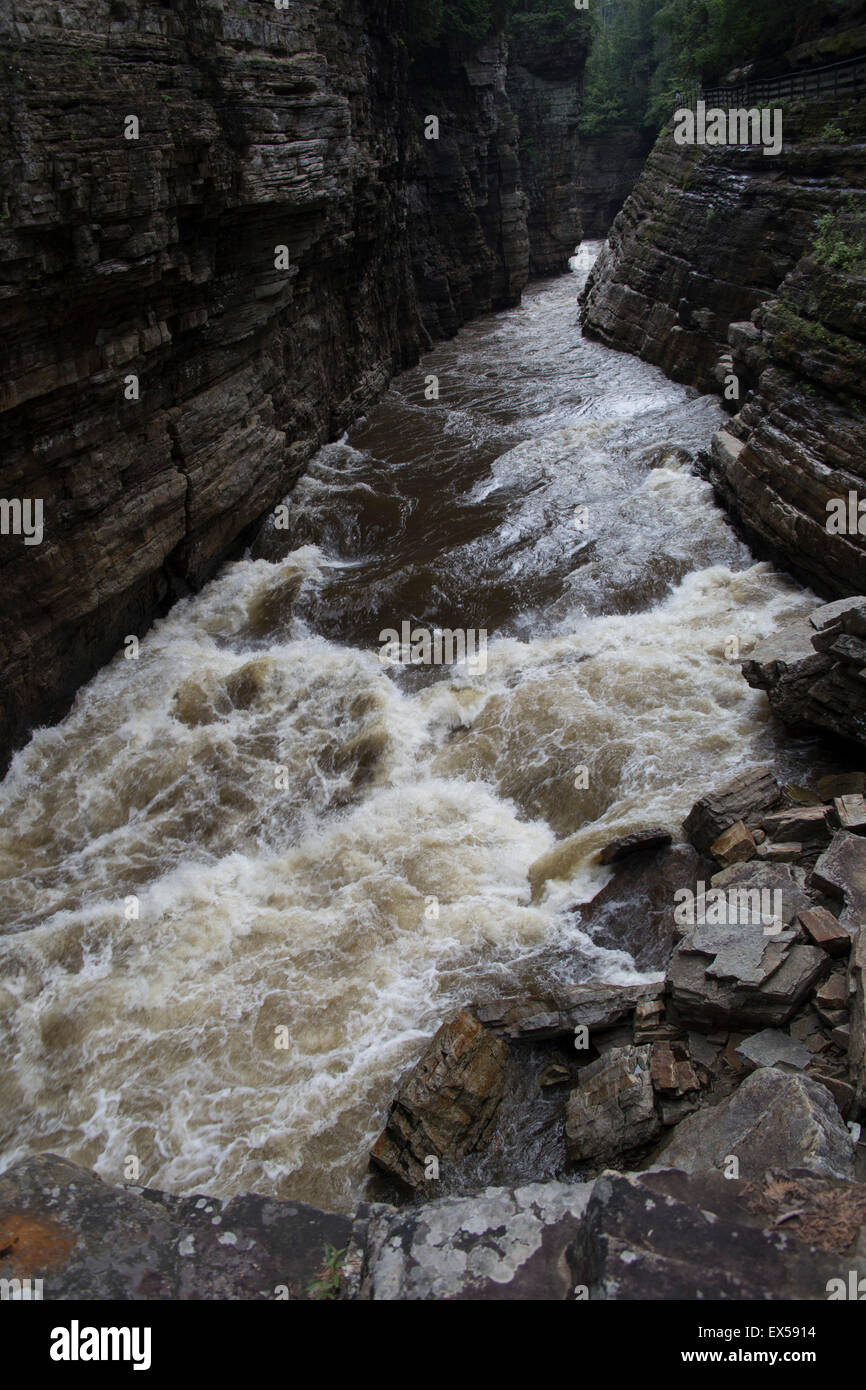 Gouffre Ausable River rapids de montagnes Adirondack NY Banque D'Images