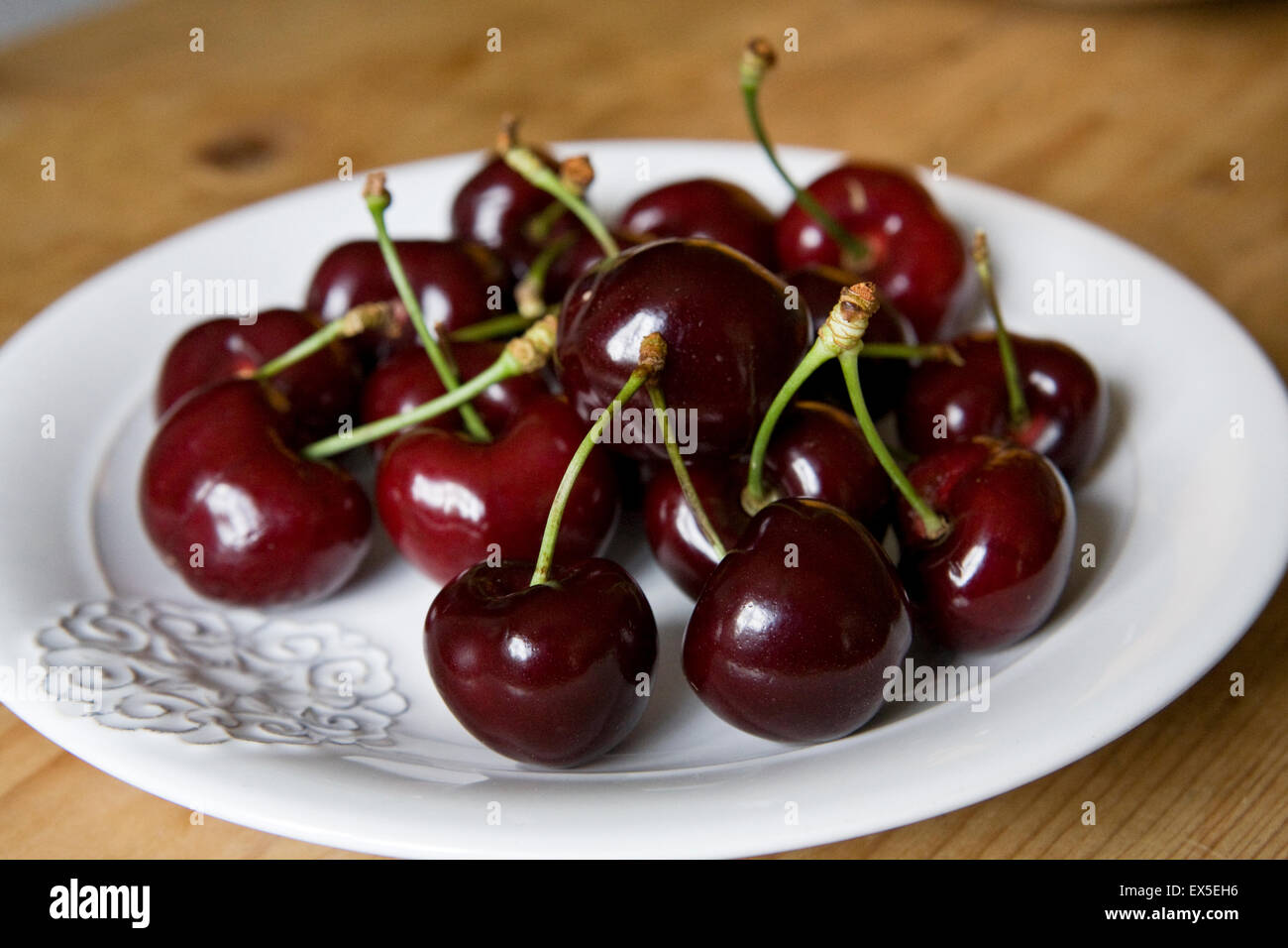 Cerise En Anglais Bol de cerises mûres Anglais Photo Stock - Alamy