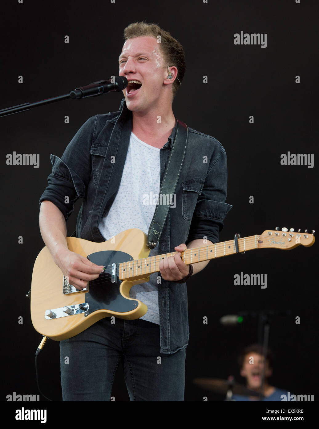 Hanovre, Allemagne. Le 04 juillet, 2015. Singer Joris joue sur la scène avec son groupe à la foire "IdeenExpo" à Hanovre, Allemagne, 04 juillet 2015. Photo : Julian Stratenschulte/DPA - PAS DE FIL - SERVICE/dpa/Alamy Live News Banque D'Images