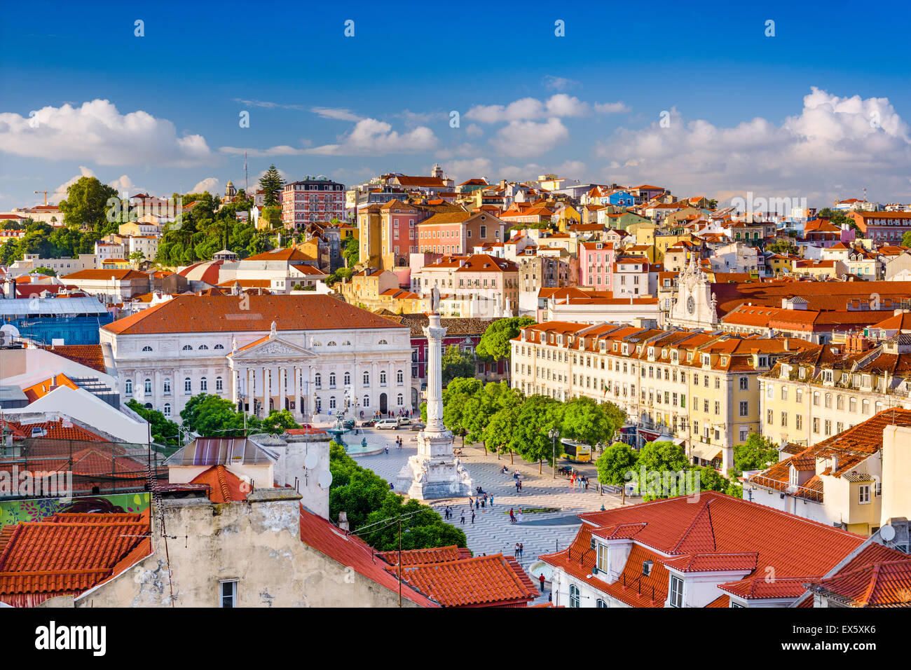 Lisbonne, Portugal vue sur l'horizon sur la place Rossio. Banque D'Images