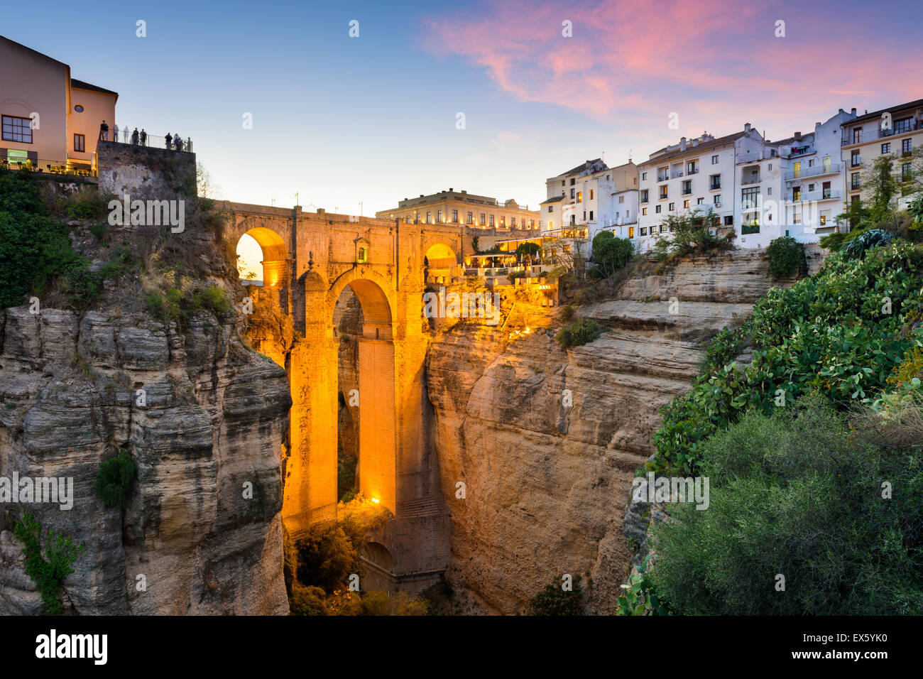 Ronda, Espagne à la Puente Nuevo pont sur les gorges du Tage. Banque D'Images
