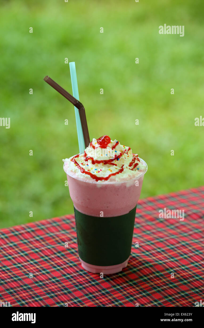 Milk shake cup straw Banque de photographies et d'images à haute résolution  - Alamy