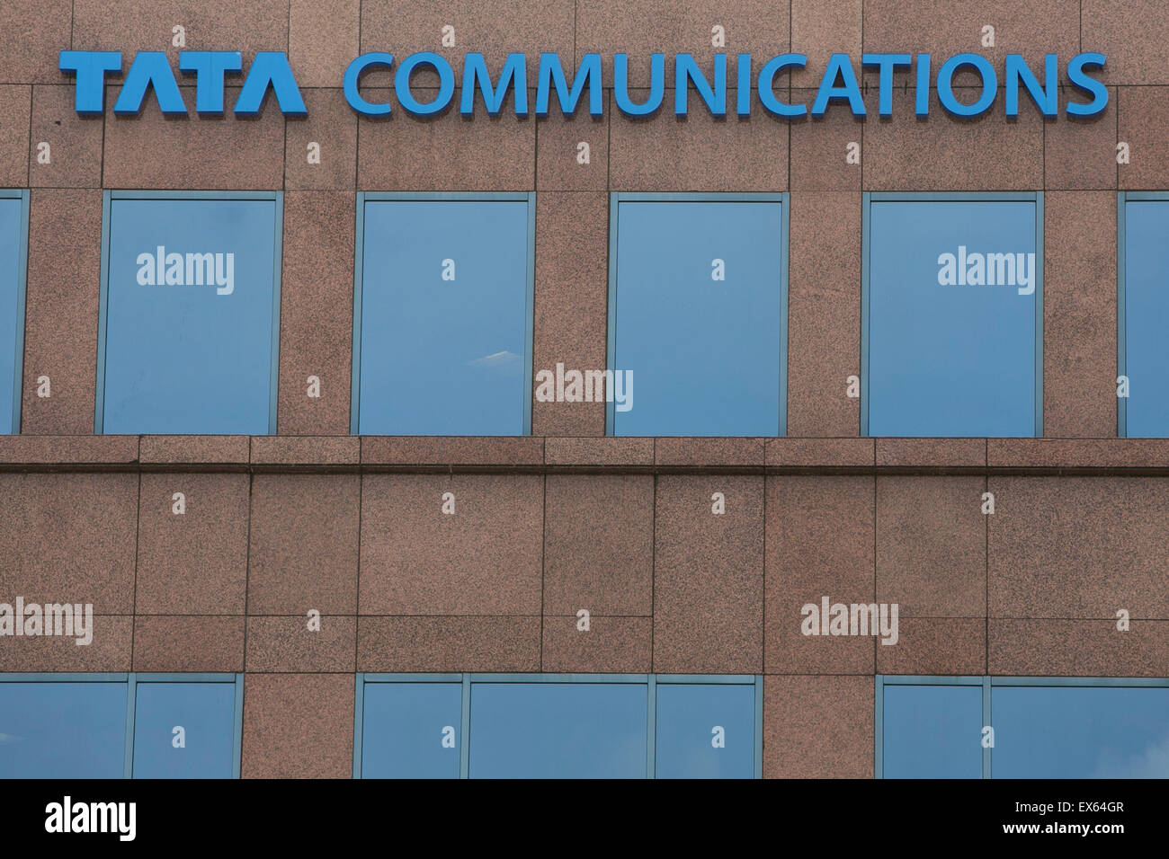 Un logo affiche à l'extérieur d'un immeuble de bureaux occupé par Tata Communications à Herndon, en Virginie. Banque D'Images