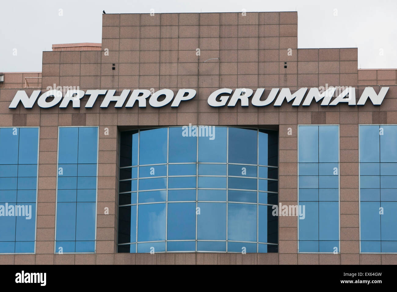 Un logo affiche à l'extérieur d'un immeuble de bureaux occupé par Northrop Grumman à Herndon, en Virginie. Banque D'Images