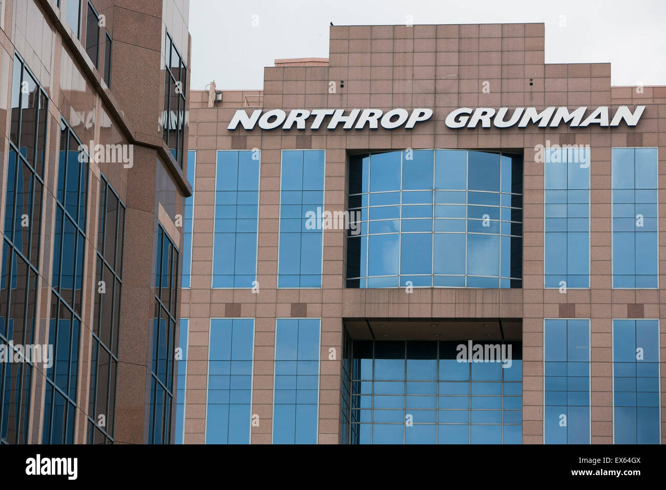 Un logo affiche à l'extérieur d'un immeuble de bureaux occupé par Northrop Grumman à Herndon, en Virginie. Banque D'Images