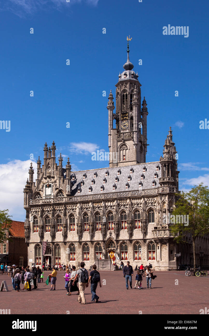 L'Europe, Pays-Bas, Zeeland Middelburg, sur la presqu'île Walcheren, l'hôtel de ville gothique sur la place du marché. Banque D'Images