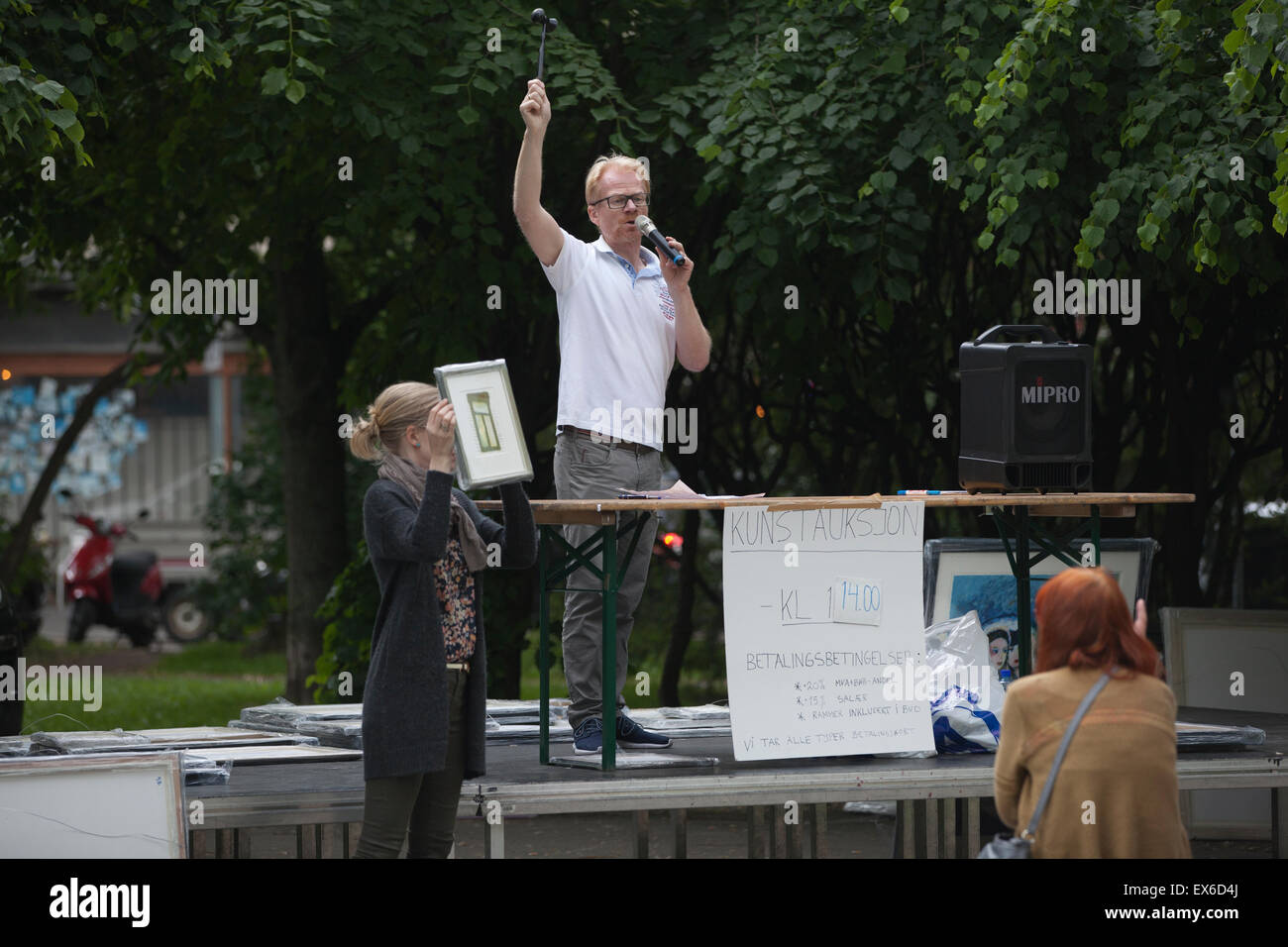 Vente aux enchères d'Art Pop-up, l'Olaf Ryes plass Grunerlokka, district de Oslo, Norvège Banque D'Images