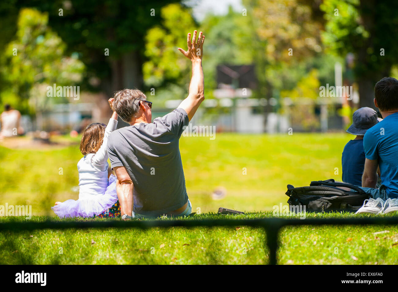 Homme avec fille forme à un ami Banque D'Images
