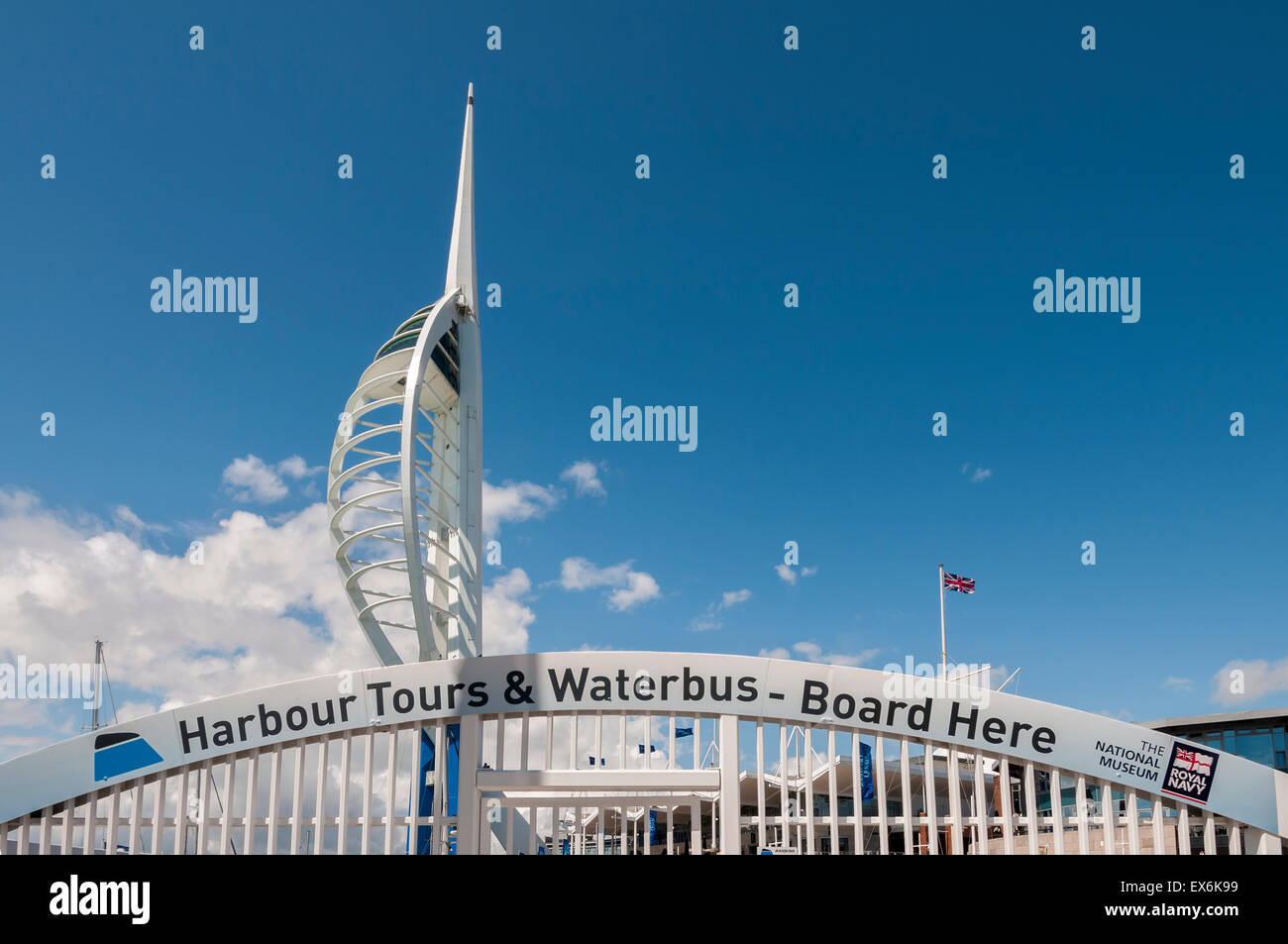 Tour Spinnaker et visites du port et le bateau-bus à l'entrée, GUNWHARF QUAYS Portsmouth Hampshire. Banque D'Images