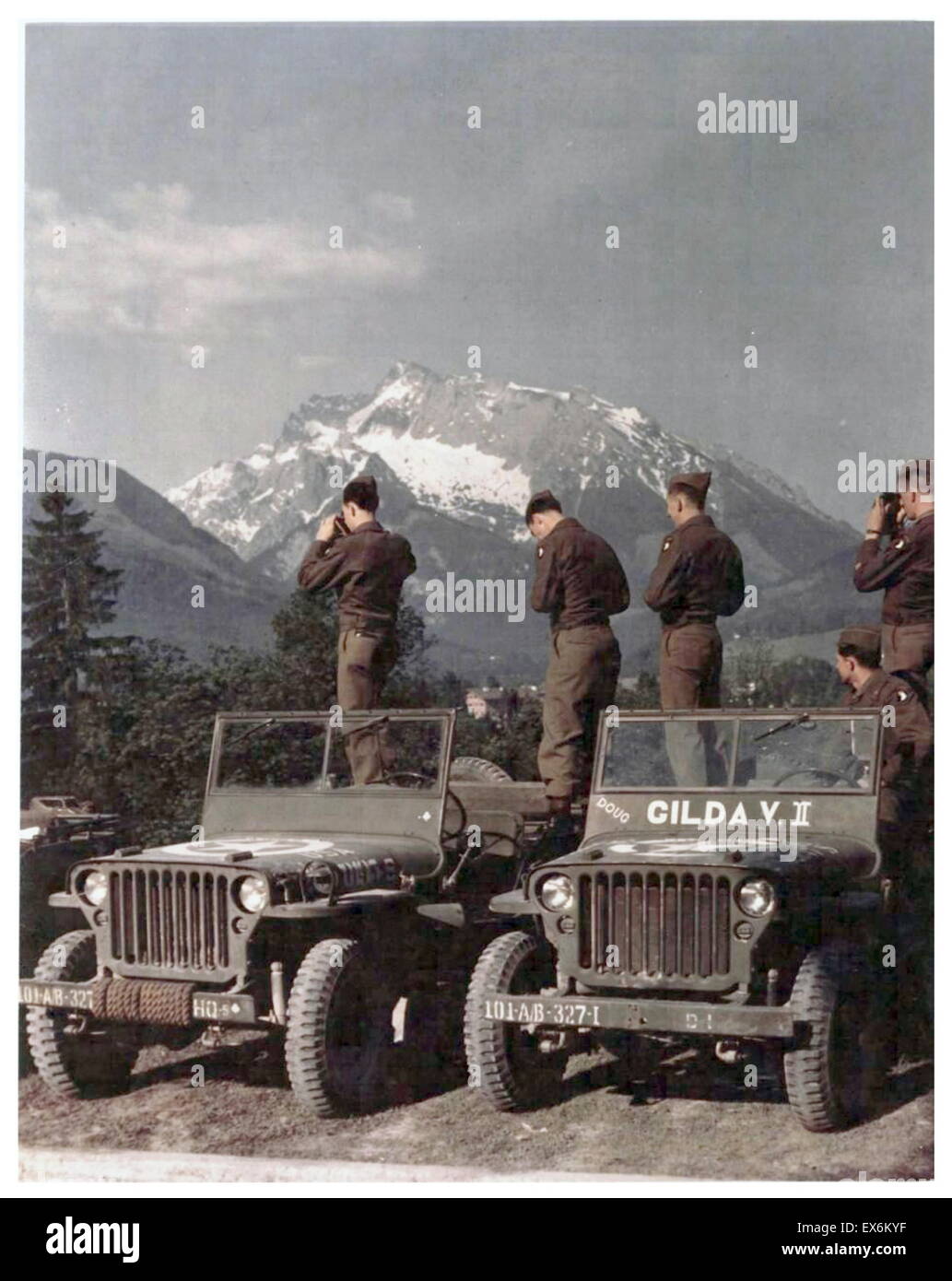 101e Division aéroportée, de l'infanterie dans les Alpes bavaroises près de Berchtesgaden (Hitler's mountain retreat autrichien) 1945 Banque D'Images