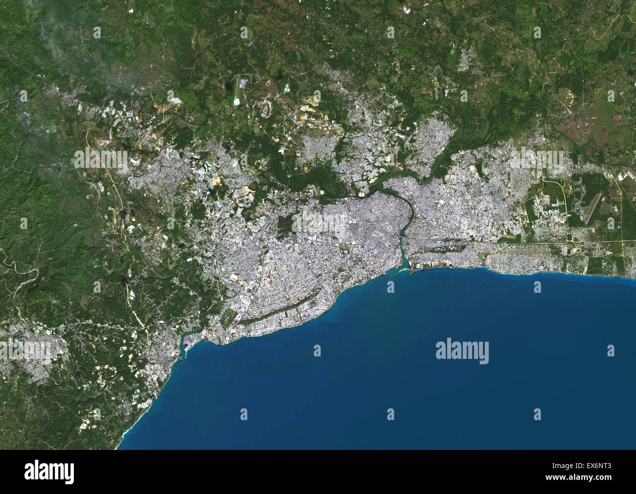 Image satellite de couleur de Saint-Domingue, République dominicaine. Image prise le 25 décembre 2013 avec les données de Landsat 8. Banque D'Images