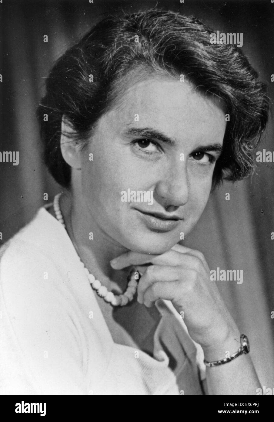 Rosalind Elsie Franklin (1920-1958) était un chimiste britannique et cristallographe qui est mieux connue pour son rôle dans la découverte de la structure de l'ADN. 1956 Banque D'Images