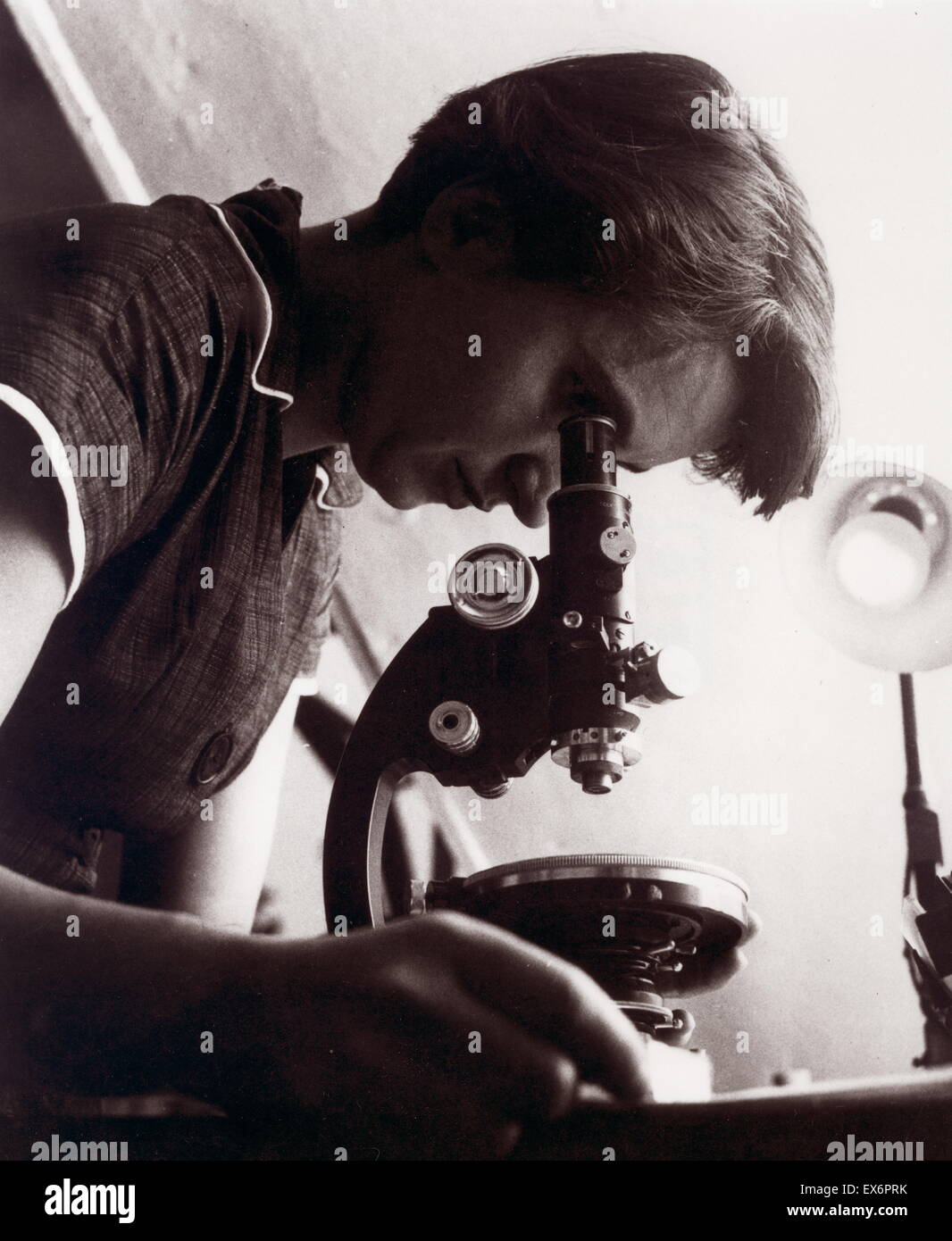 Rosalind Elsie Franklin (1920-1958) était un chimiste britannique et cristallographe qui est mieux connue pour son rôle dans la découverte de la structure de l'ADN. 1955 Banque D'Images