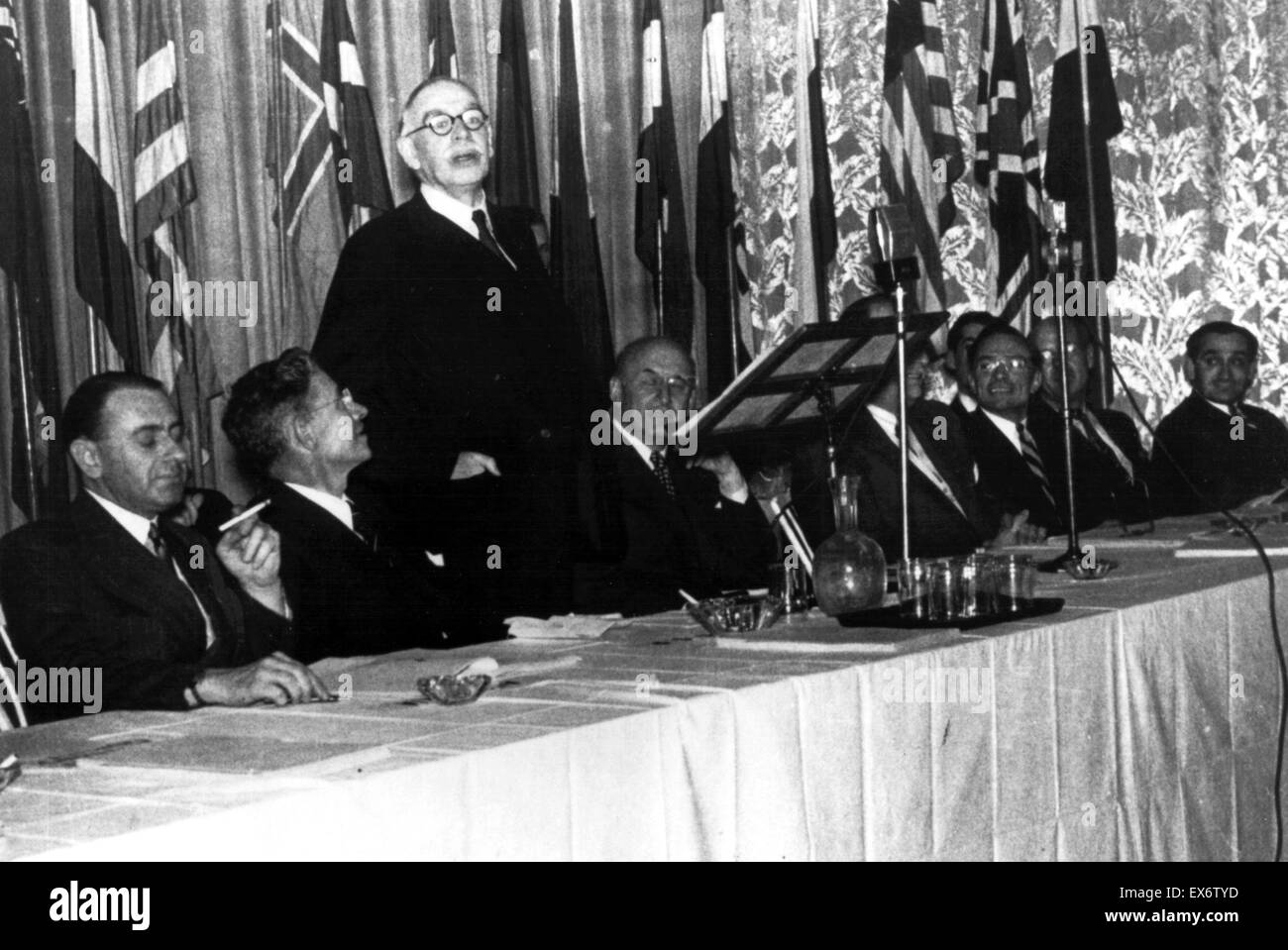 John Maynard Keynes à la conférence de Bretton Woods sur la reconstruction d'après-guerre et l'ordre économique 1944. John Maynard Keynes, 1er baron Keynes, 1883 - 1946), économiste britannique dont les idées ont fondamentalement affecté la théorie et la pratique de la moder Banque D'Images